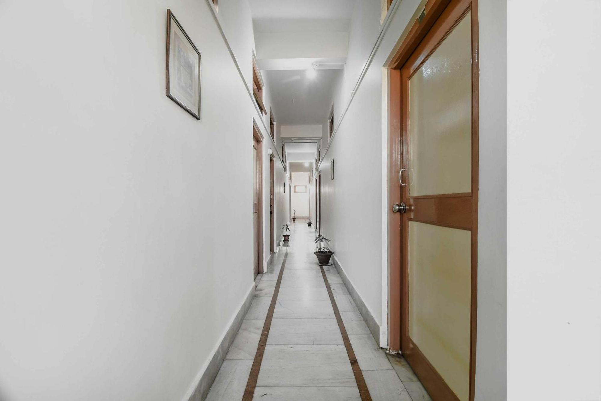 Oyo Flagship 71156 Hotel Jaybee'S Дибругарх Экстерьер фото