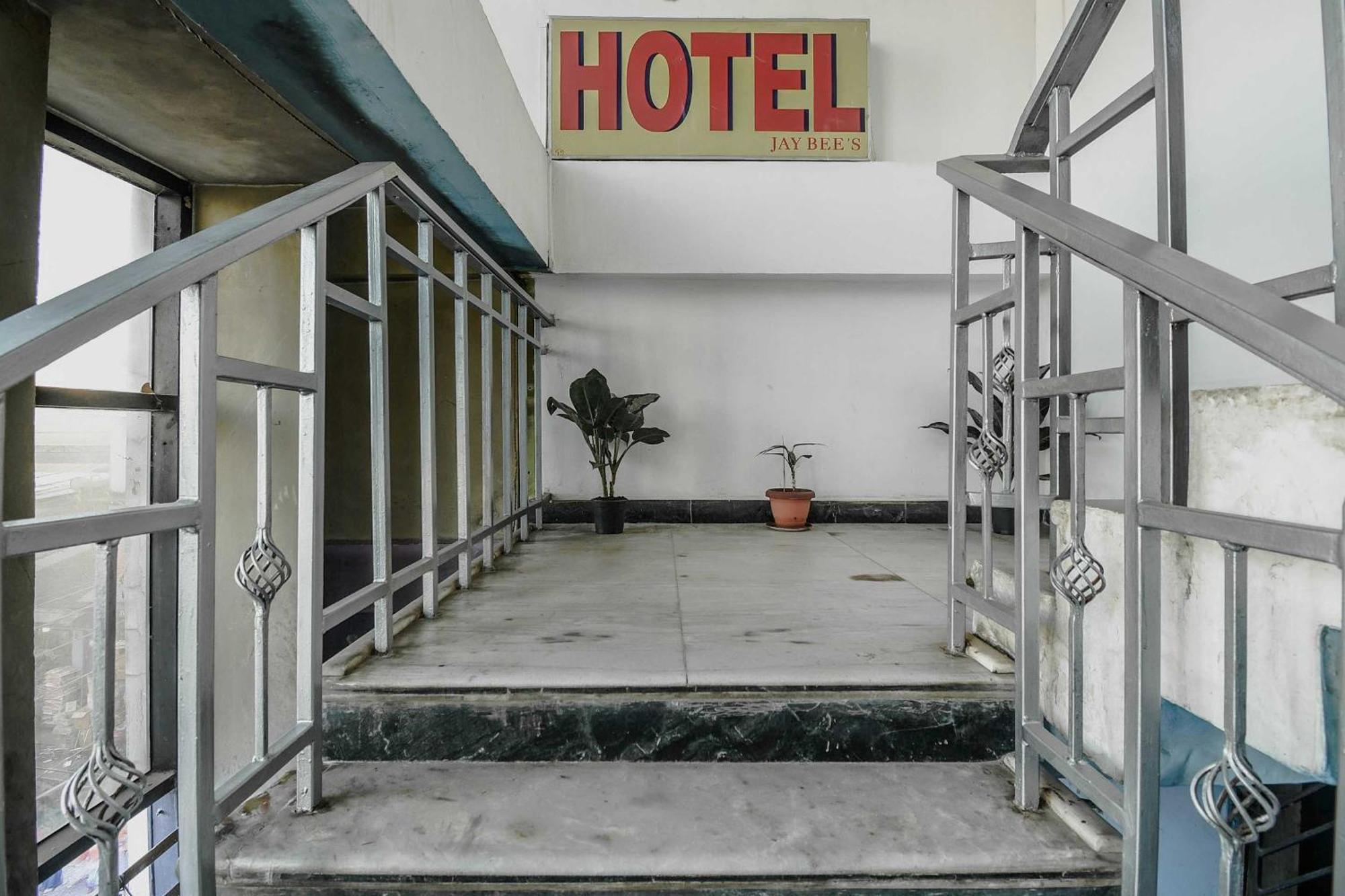 Oyo Flagship 71156 Hotel Jaybee'S Дибругарх Экстерьер фото